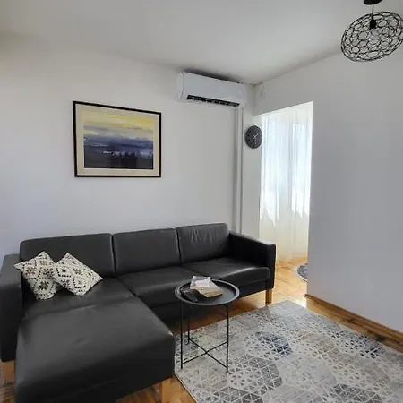 Lara Apartment *
