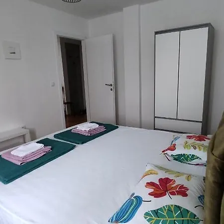 Apartment Lara *